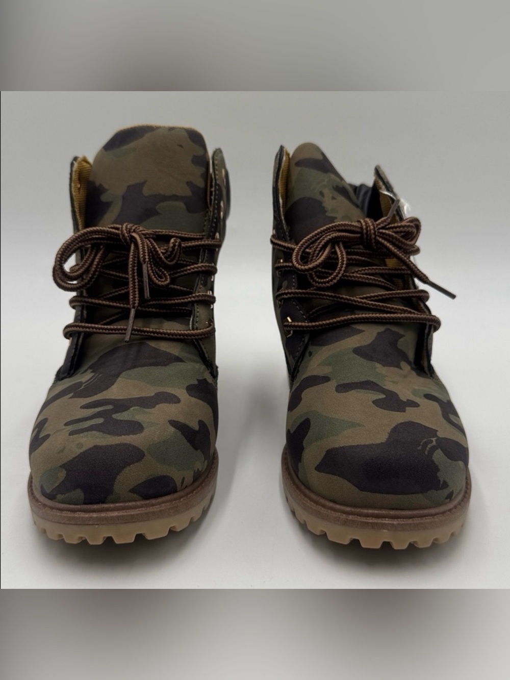 NWT DADAWEN Camo Lace-Up Combat Boots Size
US 2Y / EU 33